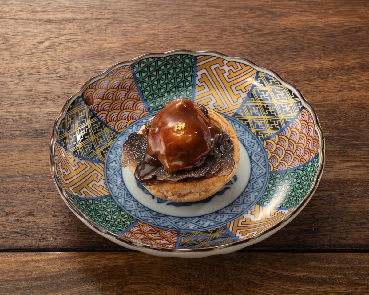Japanese Beef Black Pepper Pie with Abalone and Truffle